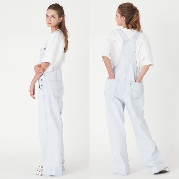 Levi’s Silvertab Bib Baggy Straight Leg Light Blue Wash Overalls - Picture 2 of 13